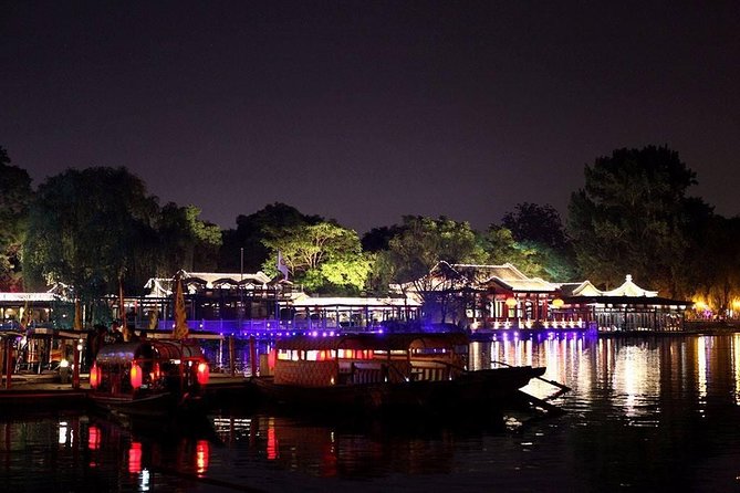 Beijing Imperial Dining Experience at Bai Jia Da Yuan Restaurant with Houhai Lake Bar Tour - Why the palace setting carries the experience
