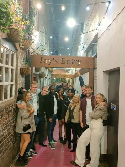 Belfast: Pub Crawl and Bar Walking Tour with Two Drinks - Starting beneath the Albert Memorial Clock