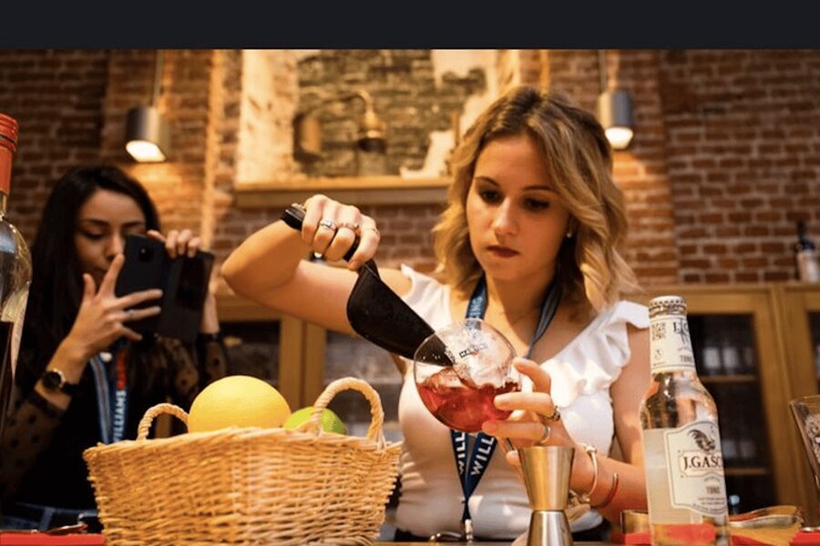 Benidorm: 1-Hour Private Tipsy Cocktail Masterclass - The welcome drink sets the tone
