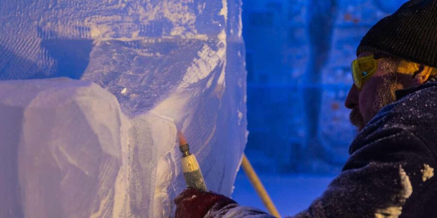 Bergen: Magic Ice Bar Entry Ticket with Welcome Drink - Staying comfortable in the cold