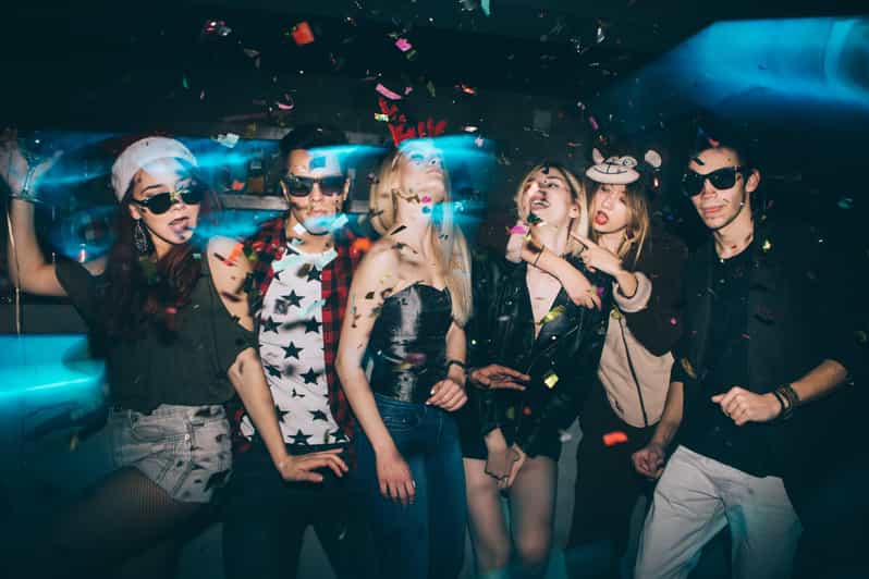 Berlin: Bar & Party Tour with Free Shots & VIP Club Access - What to wear and what to bring