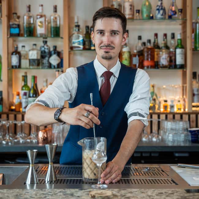Bordeaux: Cocktail Workshop with a Professional Bartender - Making the alcoholic cocktail step by step