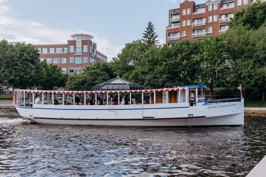 Boston: Charles River Sunset and Cocktail Cruise - Boarding at CambridgeSide Mall