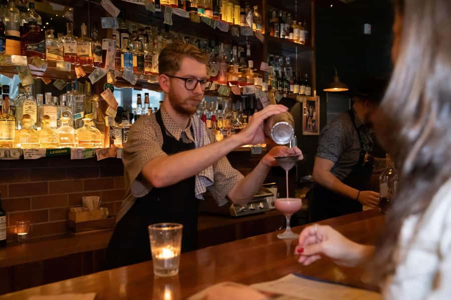 Brisbane: Small Bars and Street Art Tour with a Drink - Thursday: city lanes, Fish Lane, and West End