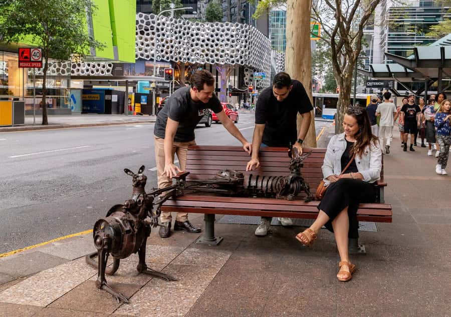 Brisbane: Small Bars and Street Art Tour with a Drink - What the guide adds to the evening