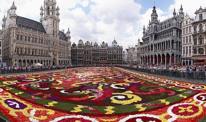 Brussels Pub Crawl - Nightlife & Party Experience - What the Brussels Pub Crawl really offers