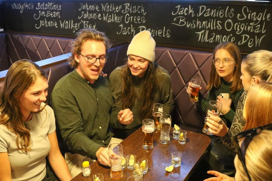 Budapest: Bar Crawl Tour with Local Drinks - The first walk to Klauzál tér
