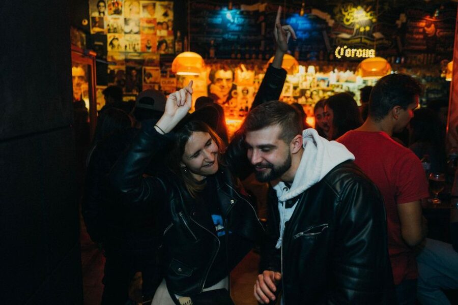 Budapest: Guided Bar Crawl Walking Tour - Wesselényi utca and the first bar rhythm