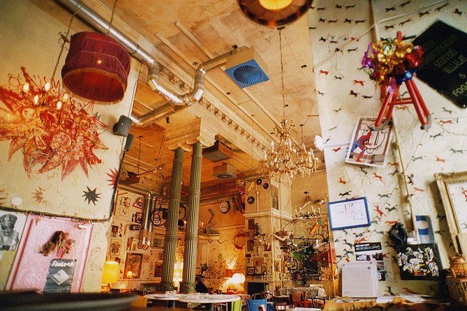 Budapest Ruin Bars Evening Walking Tour with Drinks & Street Food - Who should take this evening walk?