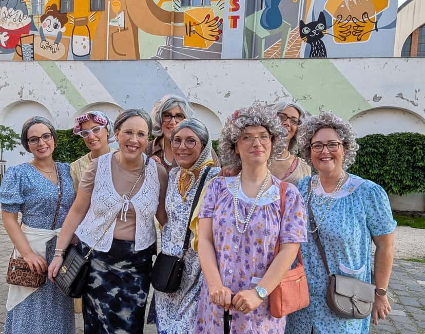 Budapest: Ruin Bars, Street Art, and Jewish Quarter Tour - Trying street food in the Jewish Quarter