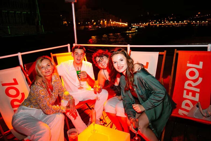 Budapest: Sightseeing River Cruise with Unlimited Cocktails - From Parliament to Margaret Island