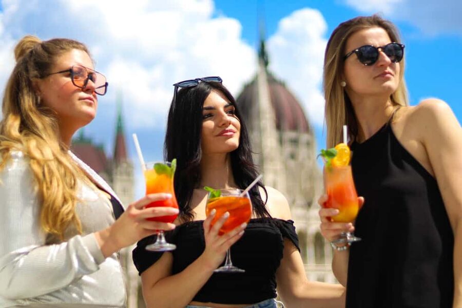 Budapest: Sunset Cocktail Cruise - Key points at a glance