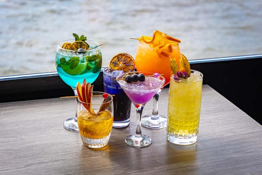 Budapest: Sunset Cocktail Cruise - Cocktails, table service, and the onboard mood