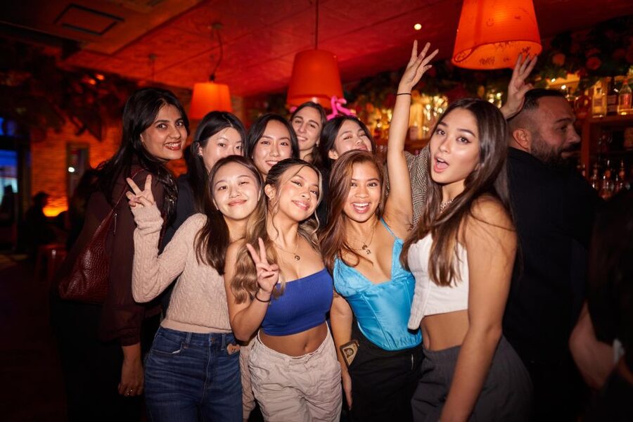 Camden Pub Crawl & Bar Tour London - Weekend nights bring a bigger club finish