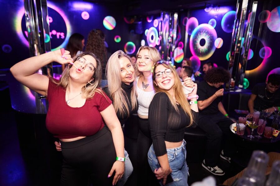 Camden Pub Crawl & Bar Tour London - Should you book the Camden Pub Crawl?