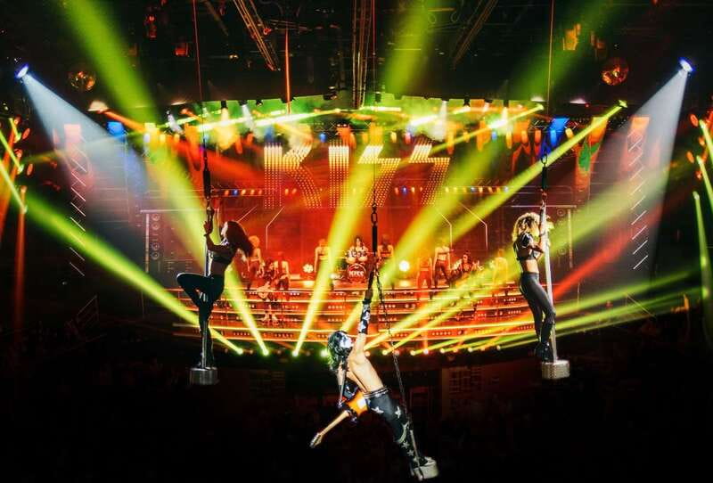 Cancun: Coco Bongo Nightclub Experience - Drinks, snacks, and service