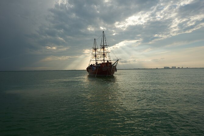 Cancun Lagoon Sunset Sailing Trip aboard classic Galeón with Dinner and Free bar - Pickup from Cancun and Riviera Maya