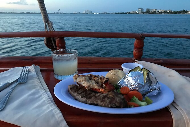 Cancun Lagoon Sunset Sailing Trip aboard classic Galeón with Dinner and Free bar - Is $95 a fair price?