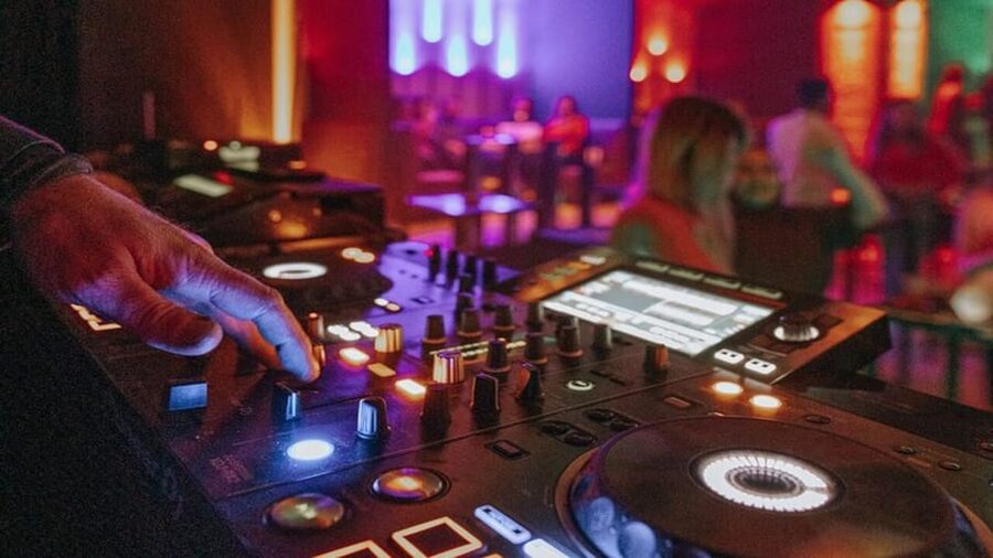 Cappadocia: Guided Bar Crawl with Hotel Pickup and Snack - Cappadocia after sunset, from hotel pickup to late-night music