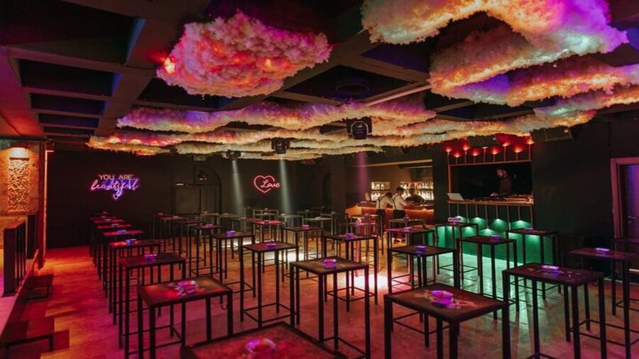 Cappadocia: Guided Bar Crawl with Hotel Pickup and Snack - Moving between bars keeps the night varied