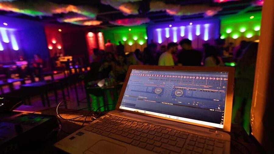 Cappadocia: Guided Bar Crawl with Hotel Pickup and Snack - The final club brings the music and dancing