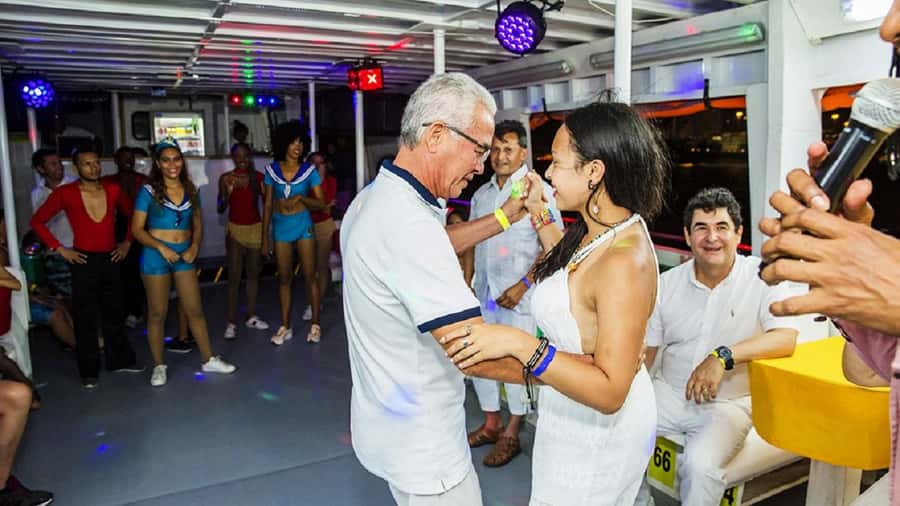 Cartagena: Buffet & party night,cocktails sailing in the bay - Booking details that matter