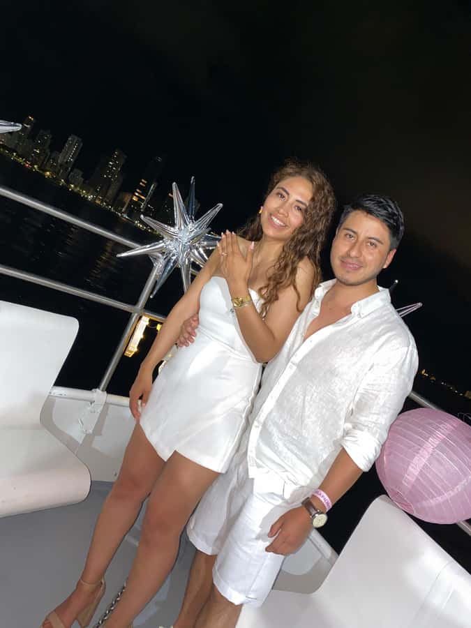 Cartagena: Buffet & party night,cocktails sailing in the bay - Who will enjoy this most?