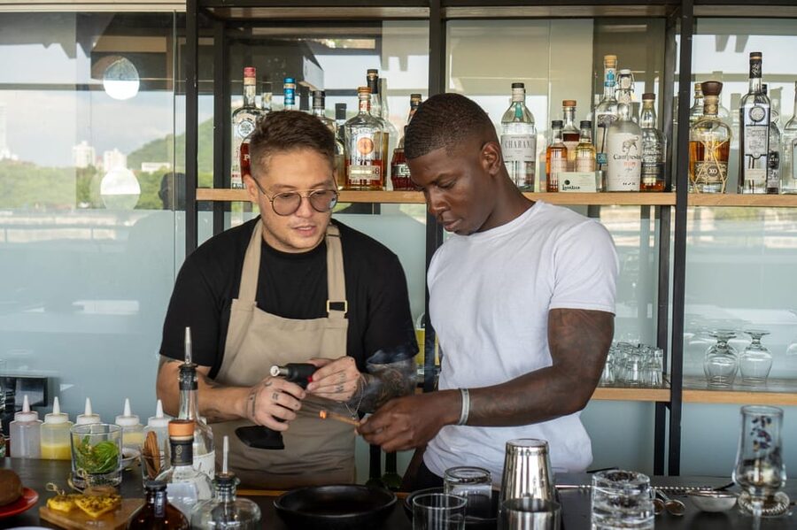 Cartagena: Colombian Cocktail Masterclass - Finding the studio above Caffè Lunático