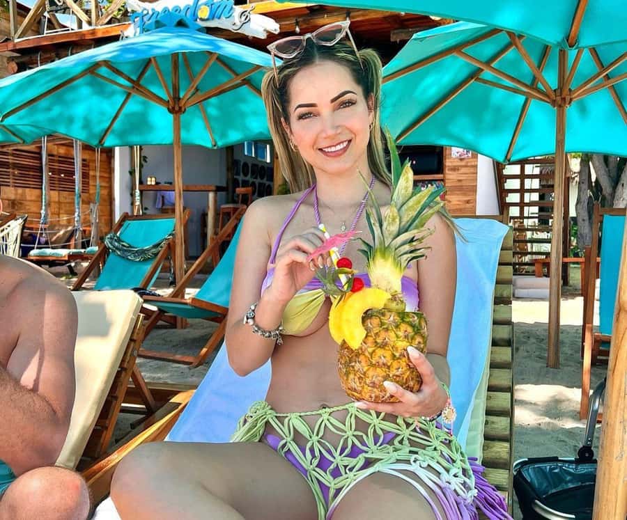 Cartagena: Cristal Beach Day Trip with Cocktail and Lunch - What the $48 price really covers