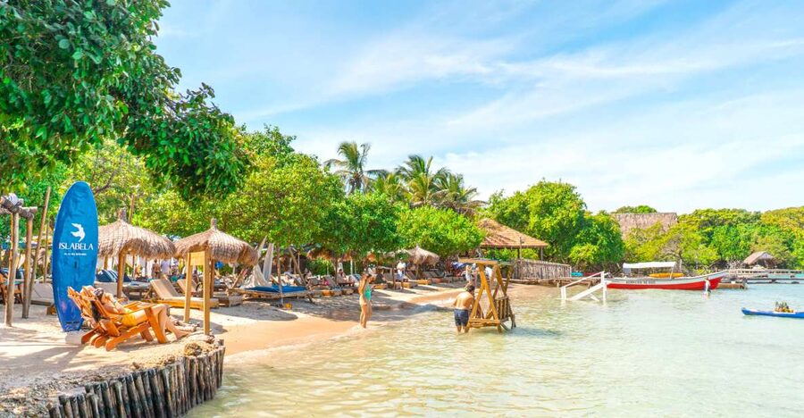 Cartagena: Islabela Islands Boat Trip with Lunch & Cocktail - Lunch with three simple choices