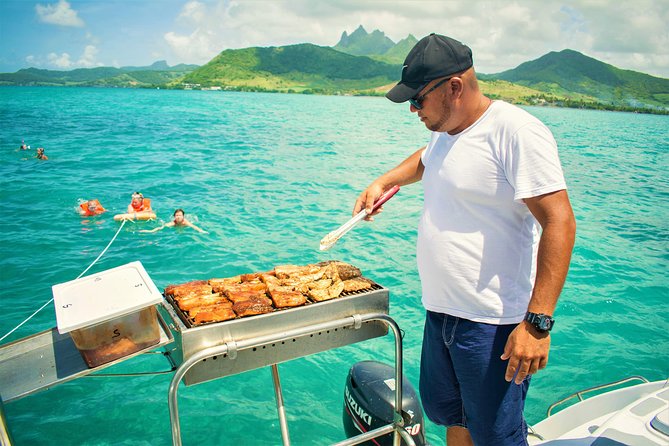 Catamaran Ile aux Cerfs, snorkeling + GRSE Waterfall, BBQ & Bar - Barbecue lunch and the open drinks package