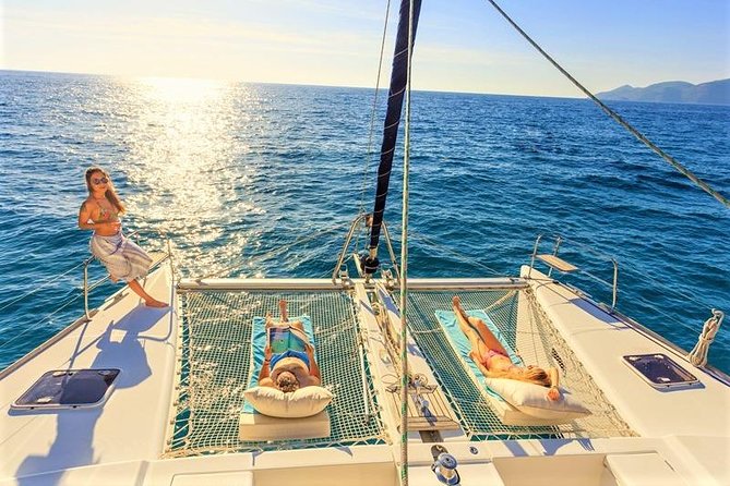 Catamaran Ile aux Cerfs, snorkeling + GRSE Waterfall, BBQ & Bar - Crew service and the mood onboard