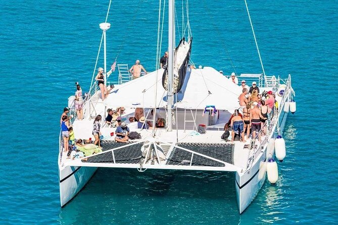 Catamaran Tour to Isla Mujeres from Cancún with Bar and Lunch - Beach-club time on Isla Mujeres