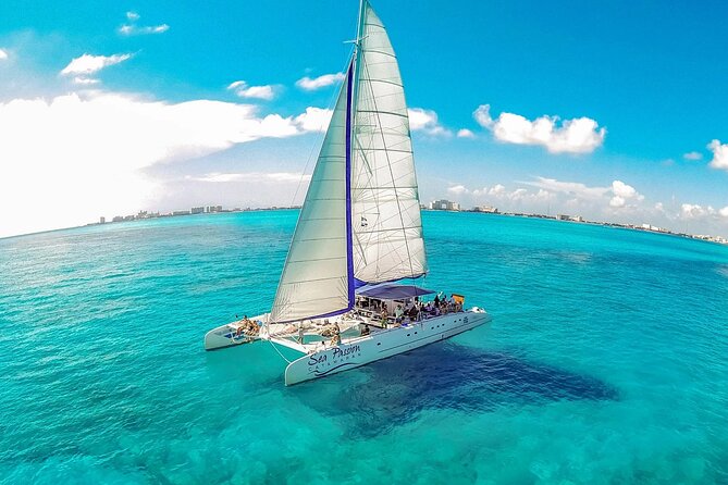 Catamaran Tour to Isla Mujeres from Cancún with Bar and Lunch - Mexican buffet lunch and drink value