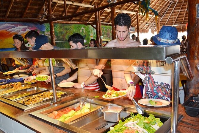 Catamaran Tour to Isla Mujeres from Cancún with Bar and Lunch - The return sail to Cancún