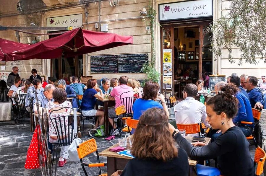 Catania Guided Bar Crawl in the Old Town - Why this Catania bar crawl works