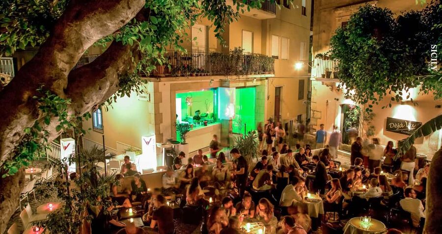 Catania Guided Bar Crawl in the Old Town - Friday and Saturday nightclub option