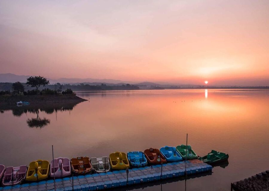 Chandigarh Nightlife Tour with shopping and food tasting - Sector 17 after sunset