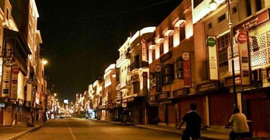 Chandigarh Nightlife Tour with shopping and food tasting - Shopping for woolens at the Tibetan market