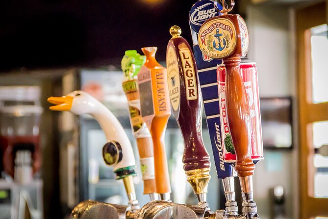 Charleston History and Hops Tour: Bar and History Walk - Start near Market Street with a snack and a story