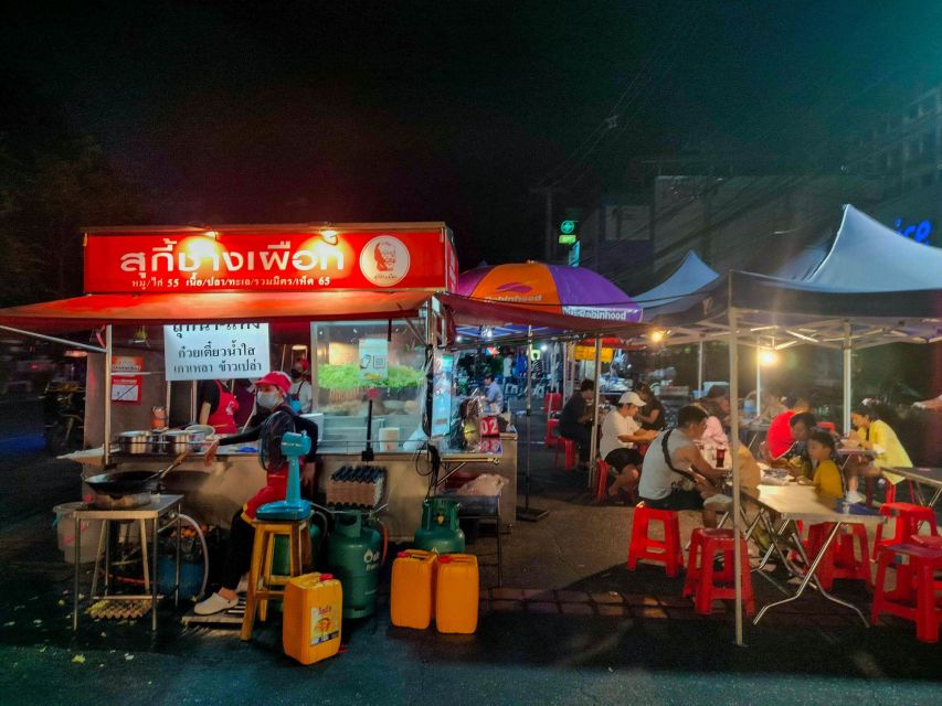 Chiang Mai: Chiang Mai Bar Hopping Guided Night Tour - Chang Phuak Market begins the evening with dinner-sized snacks