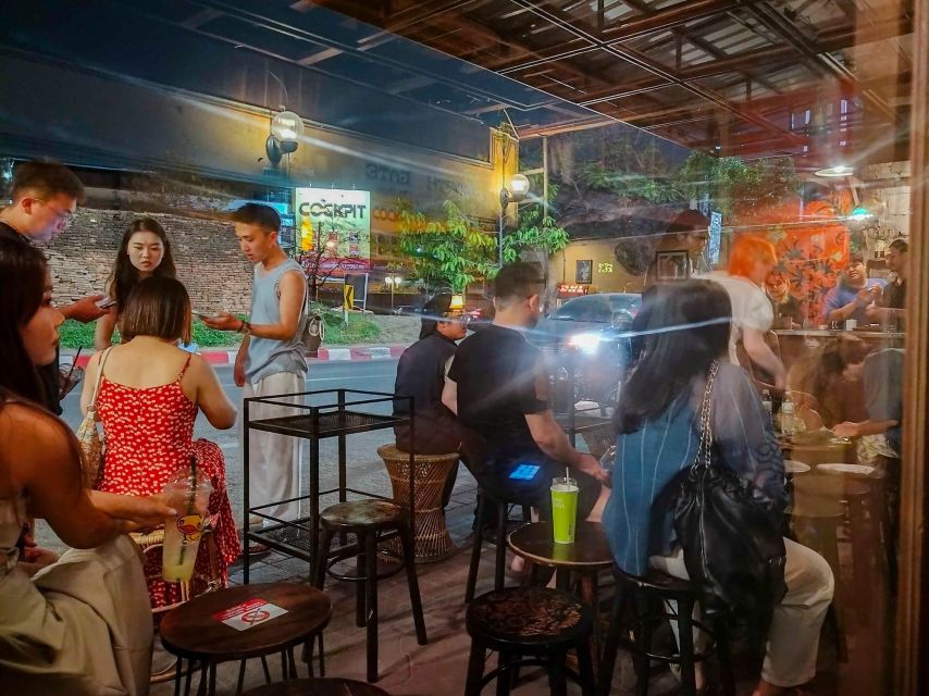 Chiang Mai: Chiang Mai Bar Hopping Guided Night Tour - Ton Goom River Front brings the evening outdoors
