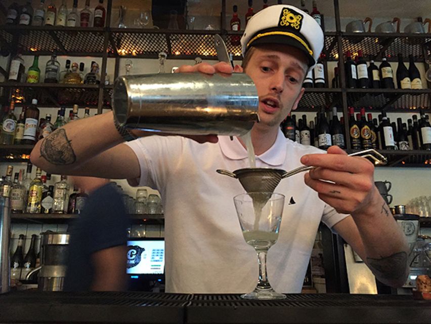 Chicago River: Guided Sunset Cocktail & Architecture Tour - The guides make or break the experience