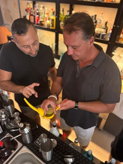 Cocktail course Mallorca - Choosing your two cocktails