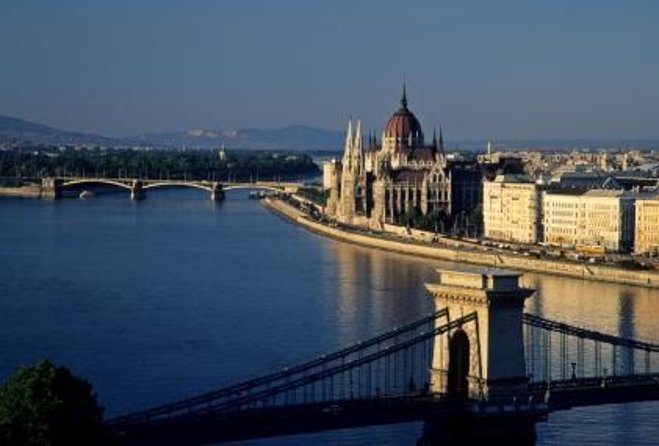 Cocktail Cruise and City Views on the Danube in Budapest - Key points to know before booking