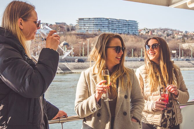 Cocktail Cruise and City Views on the Danube in Budapest - Gellért Hill and Liberty Bridge