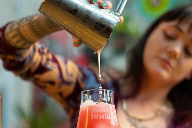 Cocktail Masterclass & Distillery Tour Combo - What the small group adds