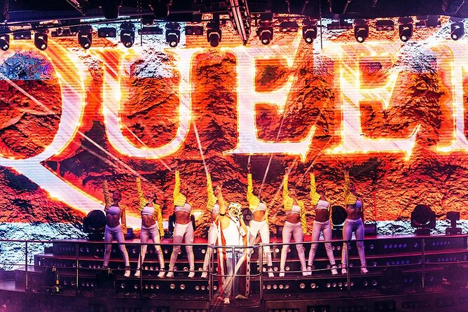 Coco Bongo Cancun Nightclub Entrance Ticket - Crowds, tables, and the nightclub trade-off