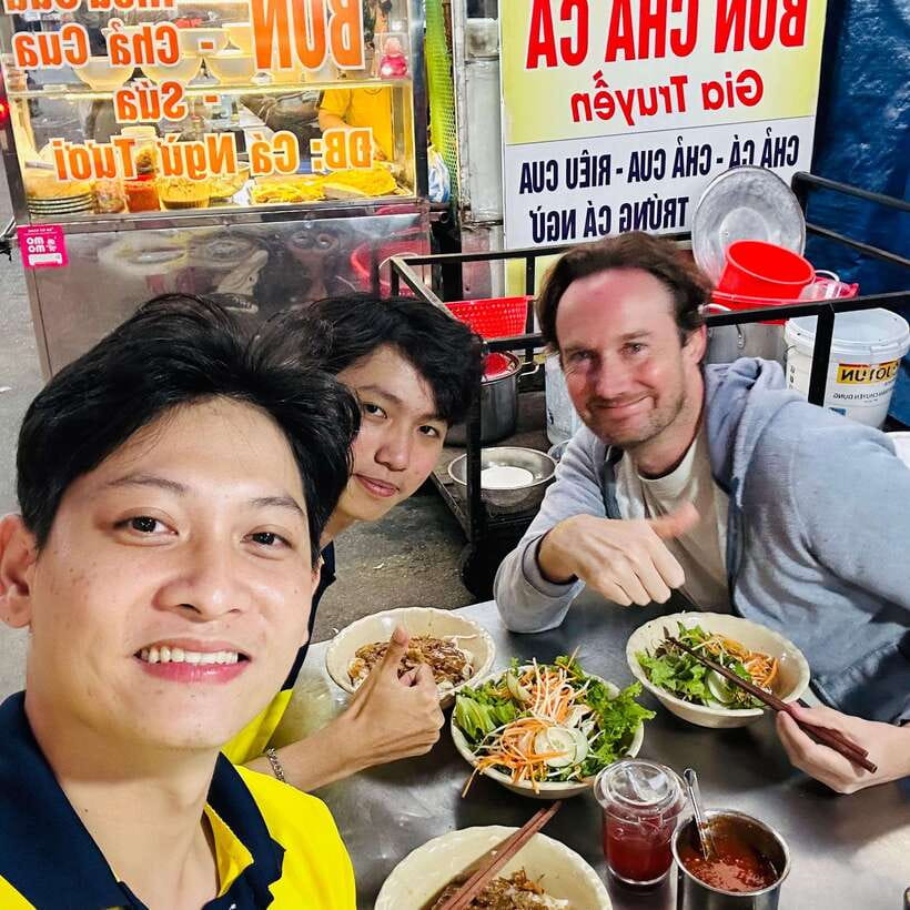 Danang Private Guided Night Tour and Bar - What the guide adds to the evening