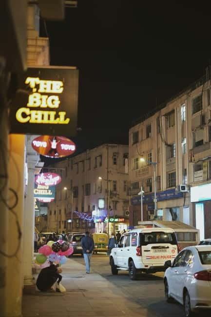 Delhi : Nightlife Tour with private car, guide & driver - Hauz Khas: three hours of cafes, music, and drinks